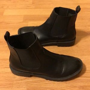 Black chelsea boots